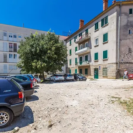 Appartamento Forum 2br In Old Town Zara