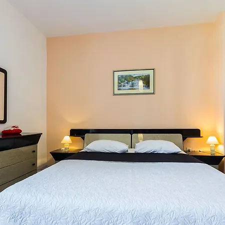 Forum 2Br Apartment In Old Town *