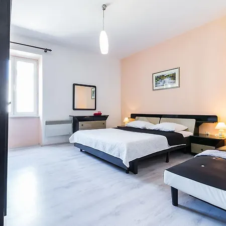 Forum 2br In Old Town Appartement Zadar