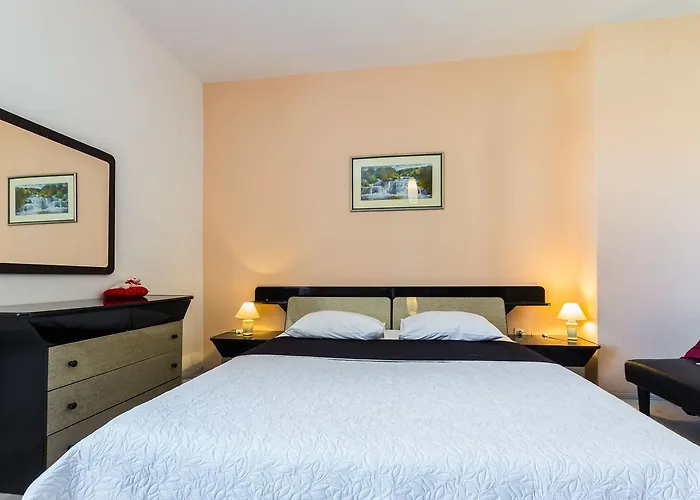 Forum 2Br Apartment In Old Town *