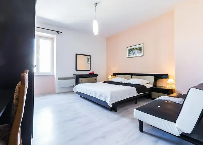 Forum 2br In Old Town 아파트 자다르